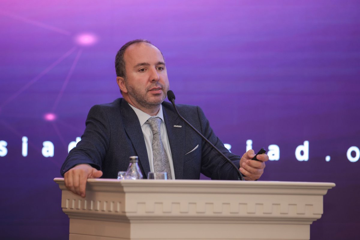 _selimsar_'s tweet photo. MÜSİAD Yurtdışı Teşkilatlanma Komisyonu üyelerimizi ülkemizde okuyan veya mezun olmuş Misafir Öğrenciler ile buluşturduk. İş dünyası ile dünyanın değişik noktalarından ülkemize gelen kıymetli kardeşlerimizi bir araya getirip gelecek projelerimizi konuştuk istişarelerde bulunduk https://t.co/thCtLiCiQQ
