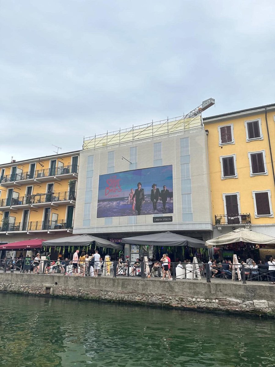 u2songs's tweet photo. Universal Italy have shared some photos of the on-the-ground campaign in Milan to promote the "Street of Dreams" single, the first single released for U2's forthcoming album. https://t.co/yONYblYS7t