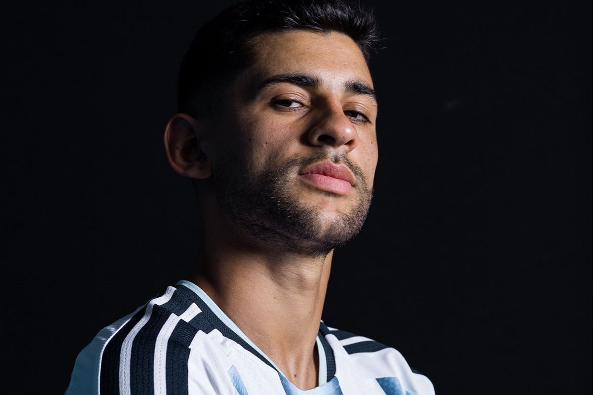 tiempoarg's tweet photo. ⚽💪El Cuti Romero, nuestro hombre de hierro más querible 

✍️ @marcelobianco2 | https://t.co/RdrlnCHIDk https://t.co/CCc4gWnFPY