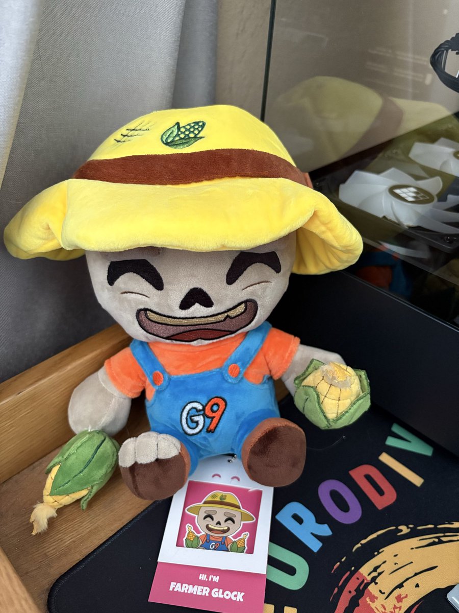 StephisJacob's tweet photo. Yay my Farmer Glock finally came all the way to Bonnie Scotland. He’s  so cute! Now all I need is @glock9gamer to make a blanket so I can have snuggle times 😂 https://t.co/uYoJZrYFre