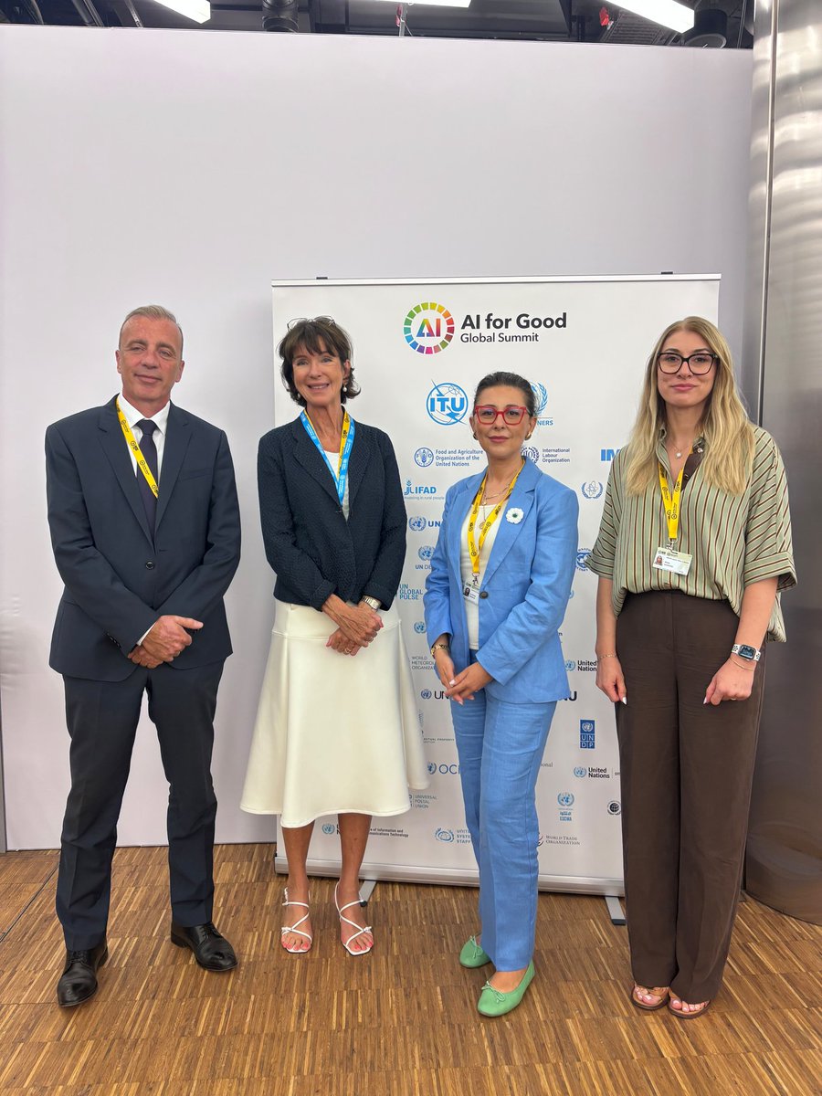 ArnhildSpence's tweet photo. Great meeting w/Draško Milinović, Director of 🇧🇦 Communications Regulatory Agency, Council member Iza Razija Mešević &amp; team. We agreed to boost cooperation w/@UN_BiH building on strong partnerships: @UNICEFBiH on @Gigaglobal school connectivity &amp; @ITU on spectrum &amp; 5G readiness. https://t.co/G9Bn7in6Eo