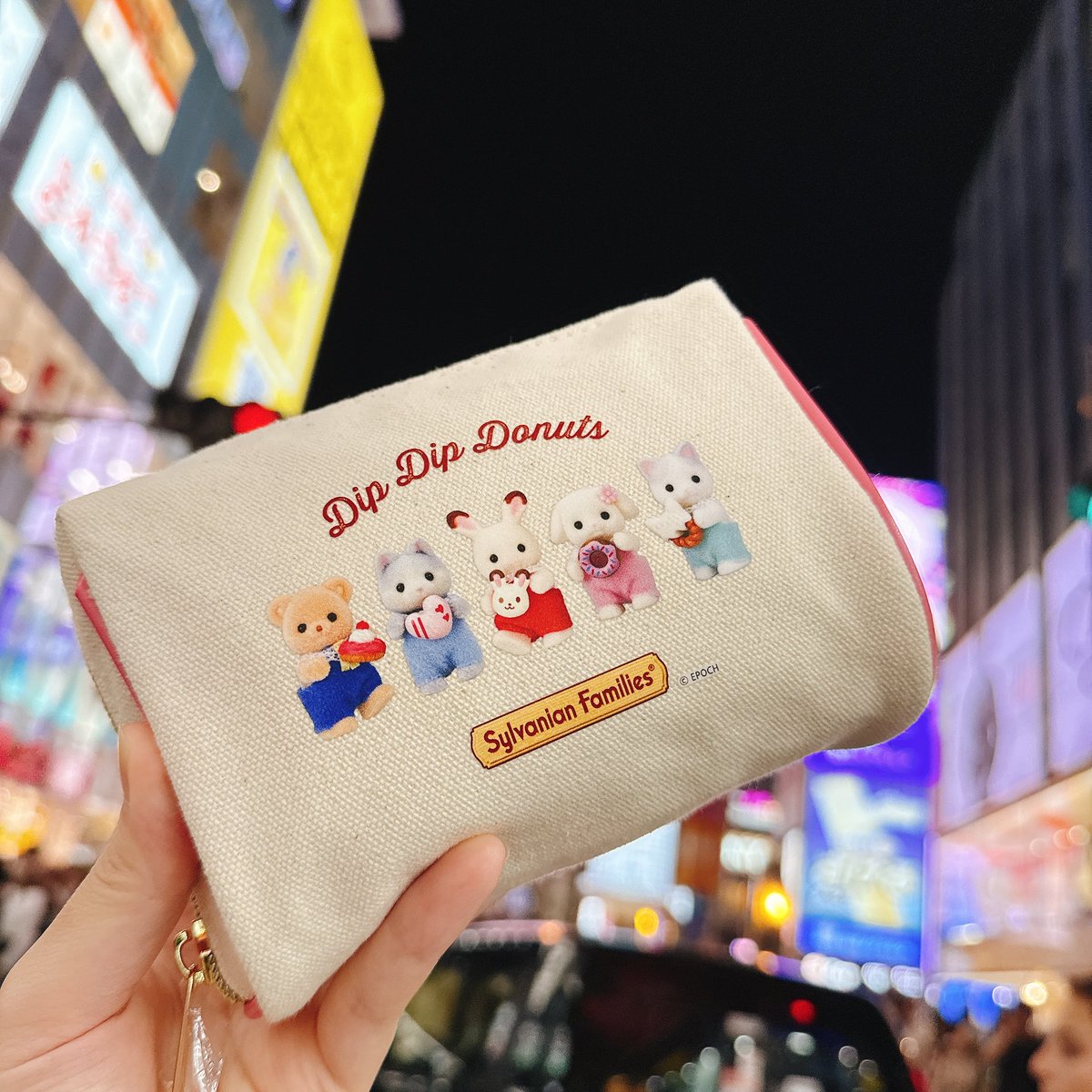 nayahrak's tweet photo. FF10ポップアップ初日行ってきてガチャコンプできず、引きすぎてカバンの中がむちゃくちゃになり、15000円を超えたところで乱心し、目に入ったあかちゃんポーチを購入 https://t.co/69tgca5eVQ