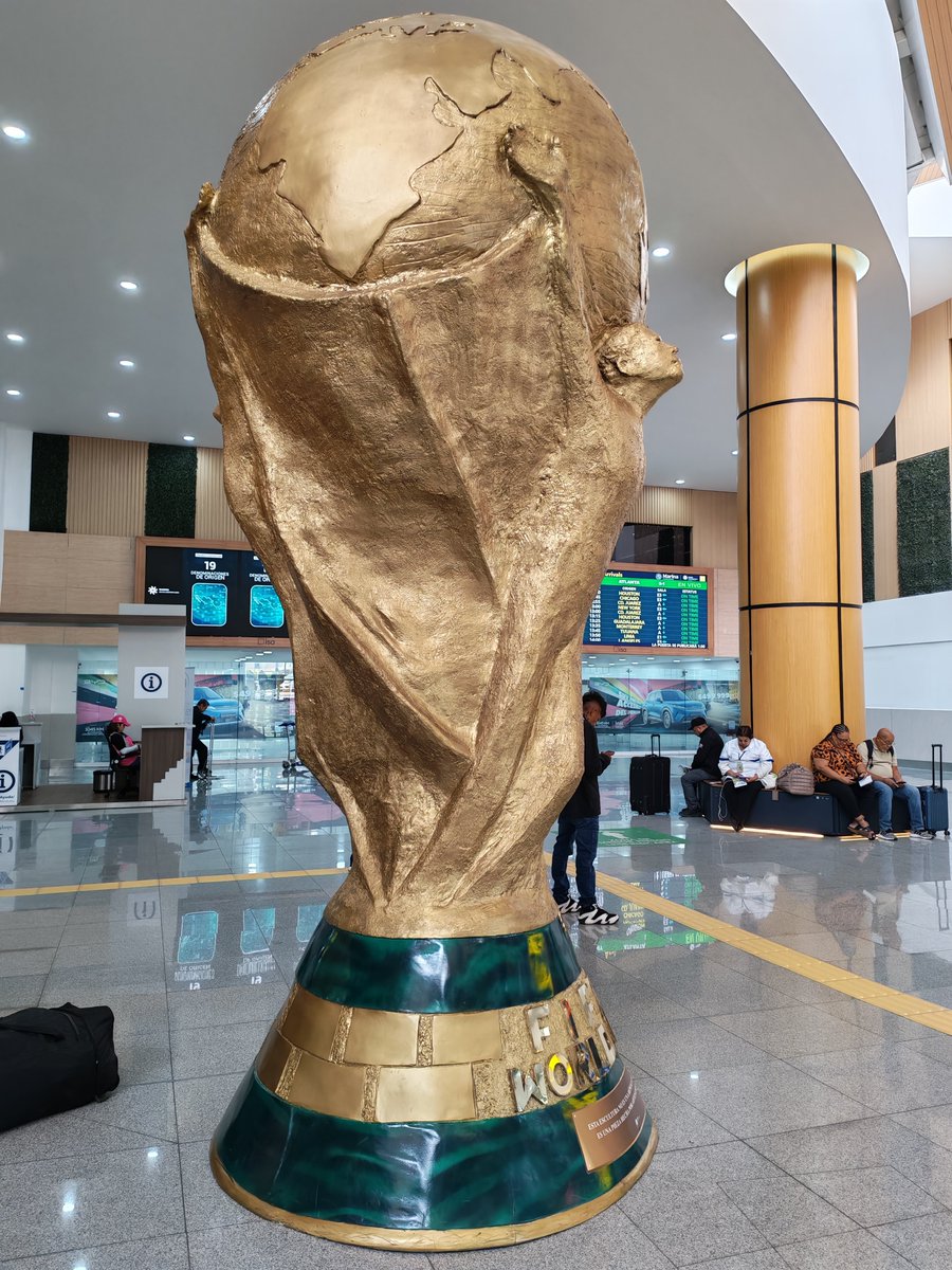lucyagr's tweet photo. Para qué queremos una copita, si ya hicimos una gigante ⚽ https://t.co/XKK0gzUBeV