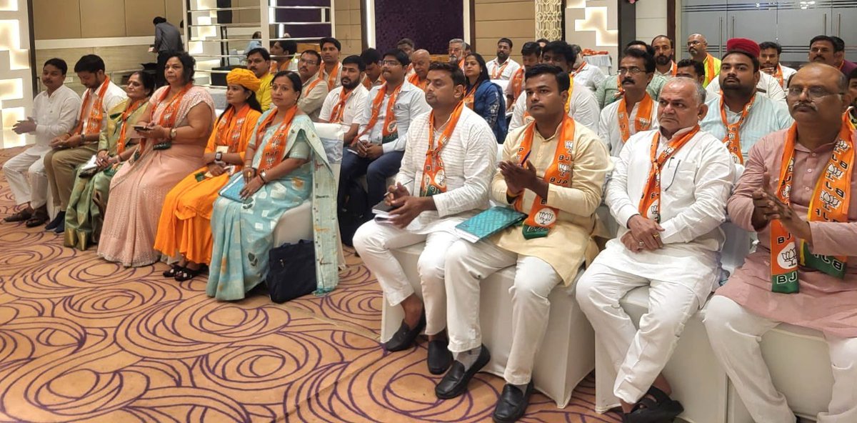 BJP4UP's tweet photo. प्रदेश महामंत्री (संगठन) श्री @idharampalsingh ने झांसी महानगर के जिला पदाधिकारियों की संगठनात्मक बैठक को संबोधित किया। https://t.co/cTSp7YfzJs