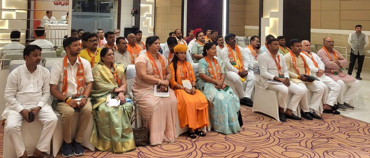 BJP4UP's tweet photo. प्रदेश महामंत्री (संगठन) श्री @idharampalsingh ने झांसी महानगर के जिला पदाधिकारियों की संगठनात्मक बैठक को संबोधित किया। https://t.co/cTSp7YfzJs