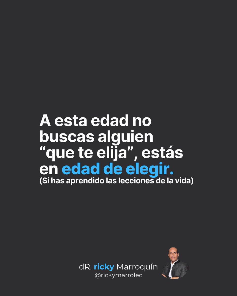 rickymarrolec's tweet photo. Salir a citas después de los 40 se siente extraño, y sencillamente es porque ya no eres la misma persona que antes, ya no eres adolescente cegada por las hormonas.

Ya no sales con la ingenuidad de los 20.
Sales con historia.
Con cicatrices.
Con más criterio.
Y también con menos paciencia para perder el tiempo.

A esta edad no basta con que alguien te guste.

Necesitas ver estas cosas:
¿Tiene carácter?
¿Sabe sostener una conversación difícil?
¿Está emocionalmente disponible o solo quiere compañía?
¿Tiene una fe real o solo lenguaje cristiano?
¿Quiere construir algo serio o solo llenar un vacío?

No estás tarde en la historia del amor.
Pero tampoco estás para repetir una historia que ya sabes cómo termina.
(Y si le das sexo antes de casarte, ya sabes cómo termina)

Sal con esperanza, sí.
Pero también con discernimiento.

Guarda tu corazón.
No lo entregues fácilmente, pero tampoco lo entierres.

Porque Dios todavía puede escribir una historia hermosa, pero una parte de esa historia también depende de que tú aprendas a elegir mejor.