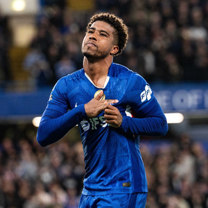 centregoals's tweet photo. 🚨🚨| BREAKING: Manchester United have reached an 𝐀𝐆𝐑𝐄𝐄𝐌𝐄𝐍𝐓 with Chelsea to sign Andrey Santos for £48M + £2M in add-ons, with a 10% sell-on clause included. 🔴✔️

[@David_Ornstein] https://t.co/umkJ6FPtc5