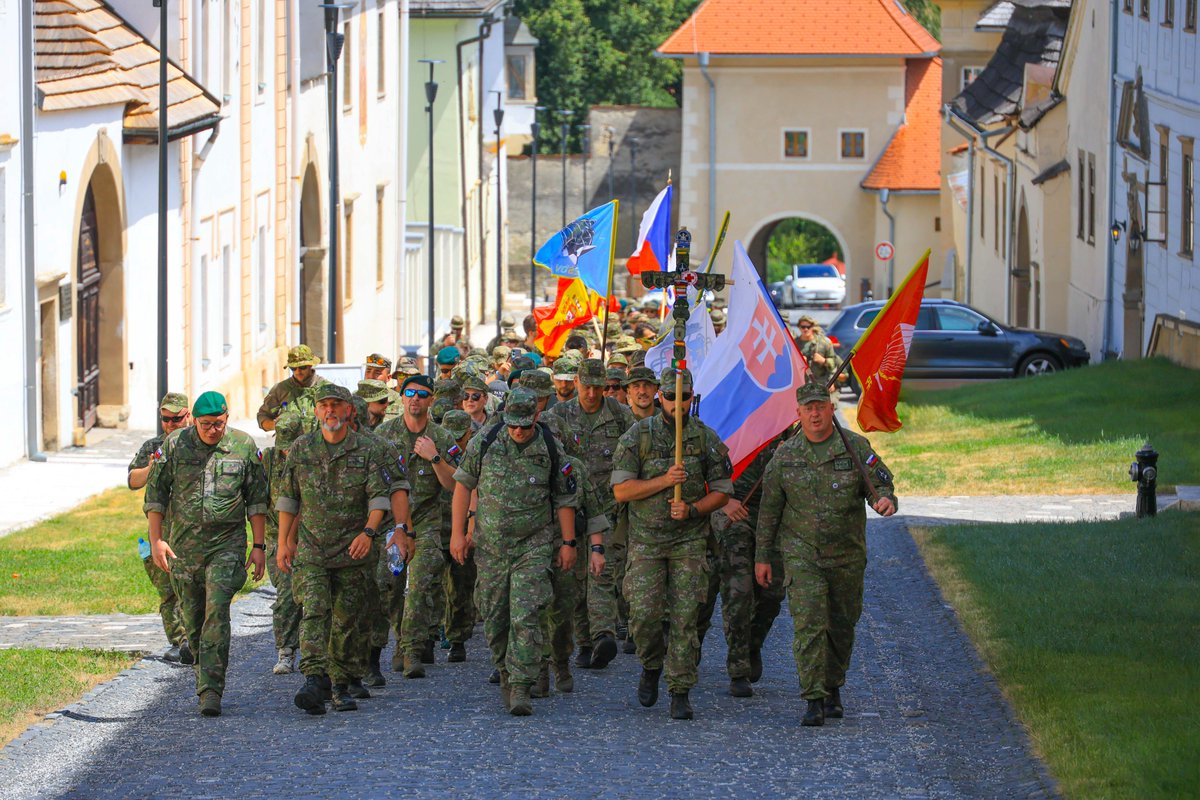 NATOTFSlovakia's tweet photo. More than 130 soldiers took part in the Levoča pilgrimage, one of the Slovak most significant traditions

#WEARENATO
#MNBDESVK
#StrongerTogether
#DeterAndDefend
#LaLegion
🇸🇮🇷🇴🇸🇰🇨🇿🇵🇹🇦🇩 https://t.co/VYLq4IlWpo