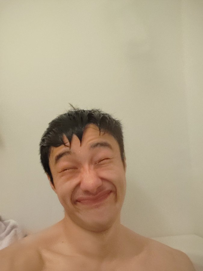 rollpan__3's tweet photo. 夫がスパイスカレー作ってる時の私 https://t.co/b19PnyCzSg