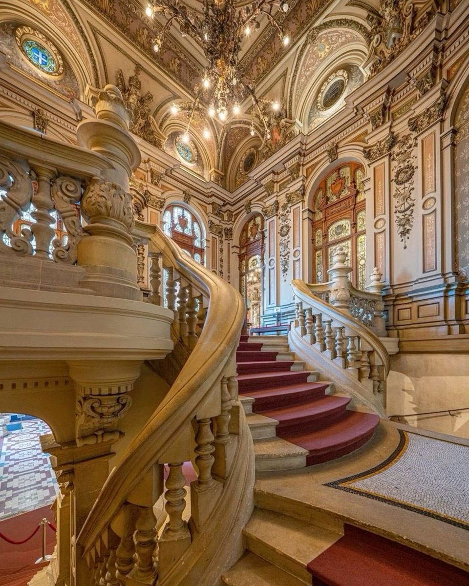 archi_tradition's tweet photo. The staircase is one of architecture’s most underrated features. https://t.co/zeM6xcf9rb