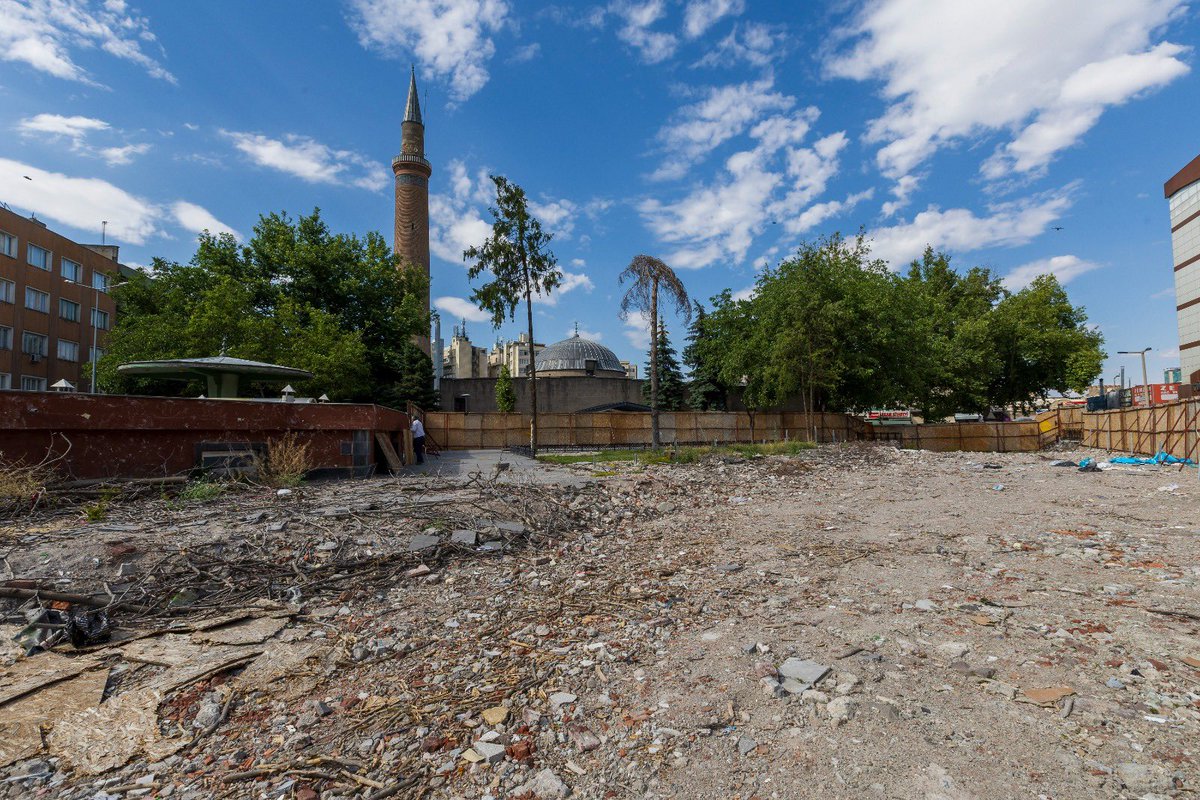 baskanmemduhbyk's tweet photo. 📍Suriçi Camikebir Kentsel Dönüşüm Alanı

Kayseri'mizin toprağına her dokunduğumuzda yeni bir tarih, yeni bir değerle buluşuyoruz. 🏛️🪏

Tarihi Camikebir'de başlayacak arkeolojik araştırma kazılarıyla kadim mirasımızı gün yüzüne çıkaracak, ecdadımızın emanetini gelecek nesillere en güzel şekilde taşıyacağız. Rabbim hayırlı eylesin. 🤲✨