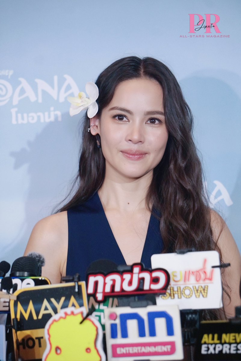 prjipata's tweet photo. "ญาญ่า อุรัสยา" ผู้ให้เสียงพากย์ภาษาไทย “โมอาน่า” ช่วงให้สัมภาษณ์สื่อในงาน Thailand Gala Premiere เปิดตัวภาพยนตร์ไลฟ์แอ็กชันฟอร์มยักษ์แห่งปี “Disney’s Moana โมอาน่า”
#Urassayas #YAYA
#YAYAUrassaya
#MoanaTH #โมอาน่า
#DisneyThailand #DisneyTH https://t.co/nnaoILWJcI