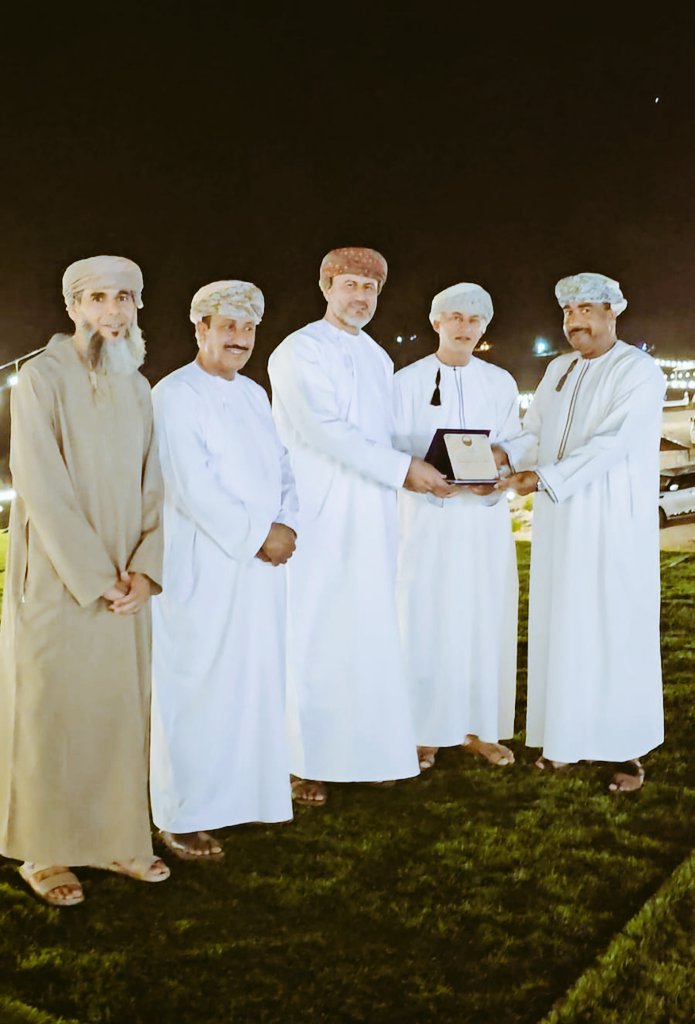 smail_team's tweet photo. رؤساء وفرق المشي بسلطنة ُعمان  البالغ عددهم 65 ر ئيسا توافدوا من مختلف محافظات السلطنة  ليلتقون بالجبل الشرقي بولاية الحمراء يهدف اللقاء لتعزيز التعاون بين الفرق ومناقشة أبرز التحديات التي تواجه القطاع واستعراض المبادرات والمقترحات التي تسهم في تطوير المسارات السياحية والمغامرات https://t.co/4Z7IEZORZK