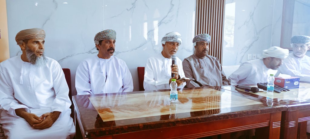 smail_team's tweet photo. رؤساء وفرق المشي بسلطنة ُعمان  البالغ عددهم 65 ر ئيسا توافدوا من مختلف محافظات السلطنة  ليلتقون بالجبل الشرقي بولاية الحمراء يهدف اللقاء لتعزيز التعاون بين الفرق ومناقشة أبرز التحديات التي تواجه القطاع واستعراض المبادرات والمقترحات التي تسهم في تطوير المسارات السياحية والمغامرات https://t.co/4Z7IEZORZK