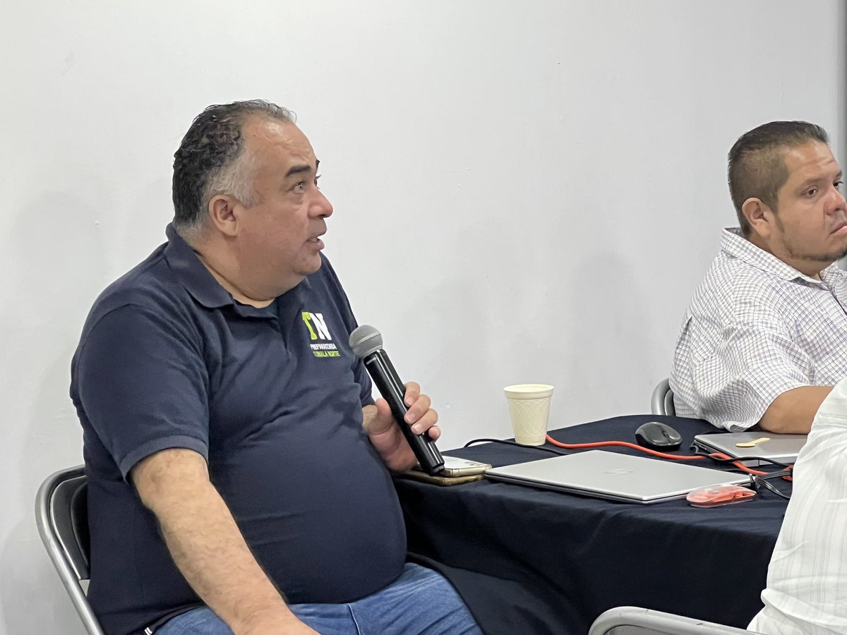 sems_udg's tweet photo. #AlMomento:
Facilitadores de Prepas UDG reciben el taller “Cómo transformar tus desafíos pedagógicos en soluciones digitales con Design Thinking e Inteligencia Artificial” parte del programa IBM SkillsBuild.
#SomosSEMS #PrepaUDG. https://t.co/RUeQn222bR
