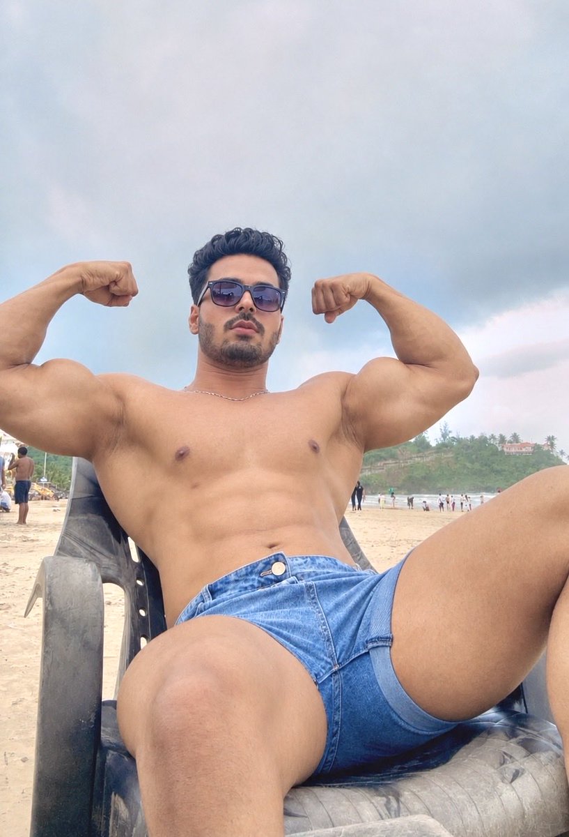 fitzsameer's tweet photo. I like beaches😜, what about you? #fitness https://t.co/hZgr8jzFvP