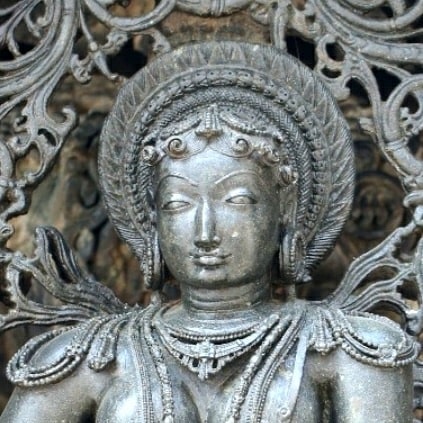 Kautilya02's tweet photo. Śilābāliké Kēśavinyās or the Madanikā Coiffure 

From the Art of Indian Coiffures by Seema V. Jerajani 2018 https://t.co/8HOeHkZCf6