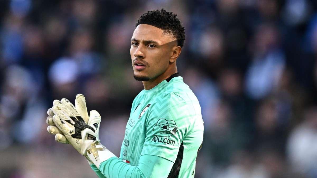 LGramellini's tweet photo. ‼️ Se il tentativo per il Dibu #Martinez non dovesse dare alcun frutto, per la porta della #Juventus uno dei profili più interessanti sul taccuino di #Carnevali, #Ottolini e #Massara è quello di Maduka #Okoye. Nome fin'ora rimasto nell'ombra ma che va tenuto in considerazione 👀 https://t.co/J2czQbYYC8