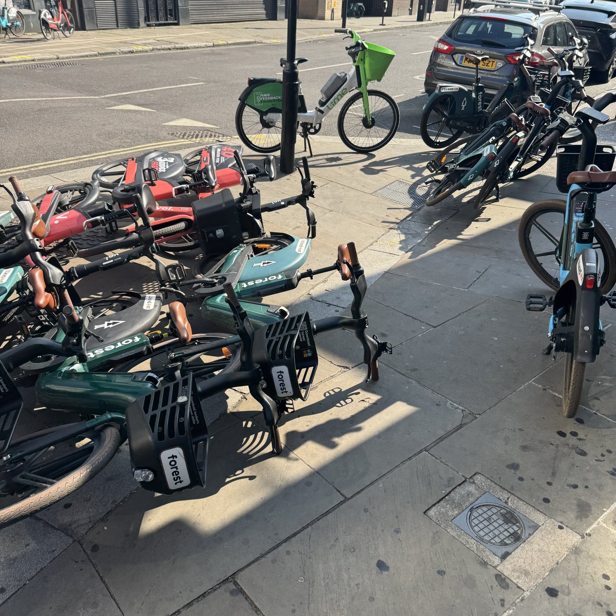 IAmMrA's tweet photo. @LBHF Have a word. 🤦🏻‍♂️ https://t.co/XJ7nCYKMUx