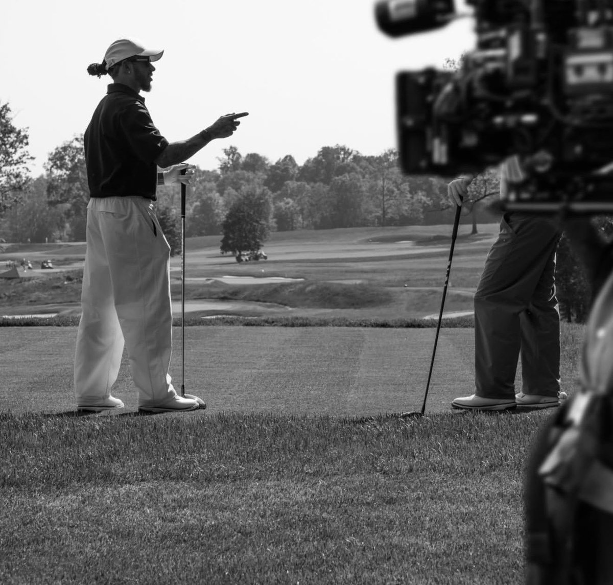 fiagirly's tweet photo. Lewis Hamilton shares he’s cooking up something new with Lululemon ⛳️ https://t.co/64jLAFYTEg