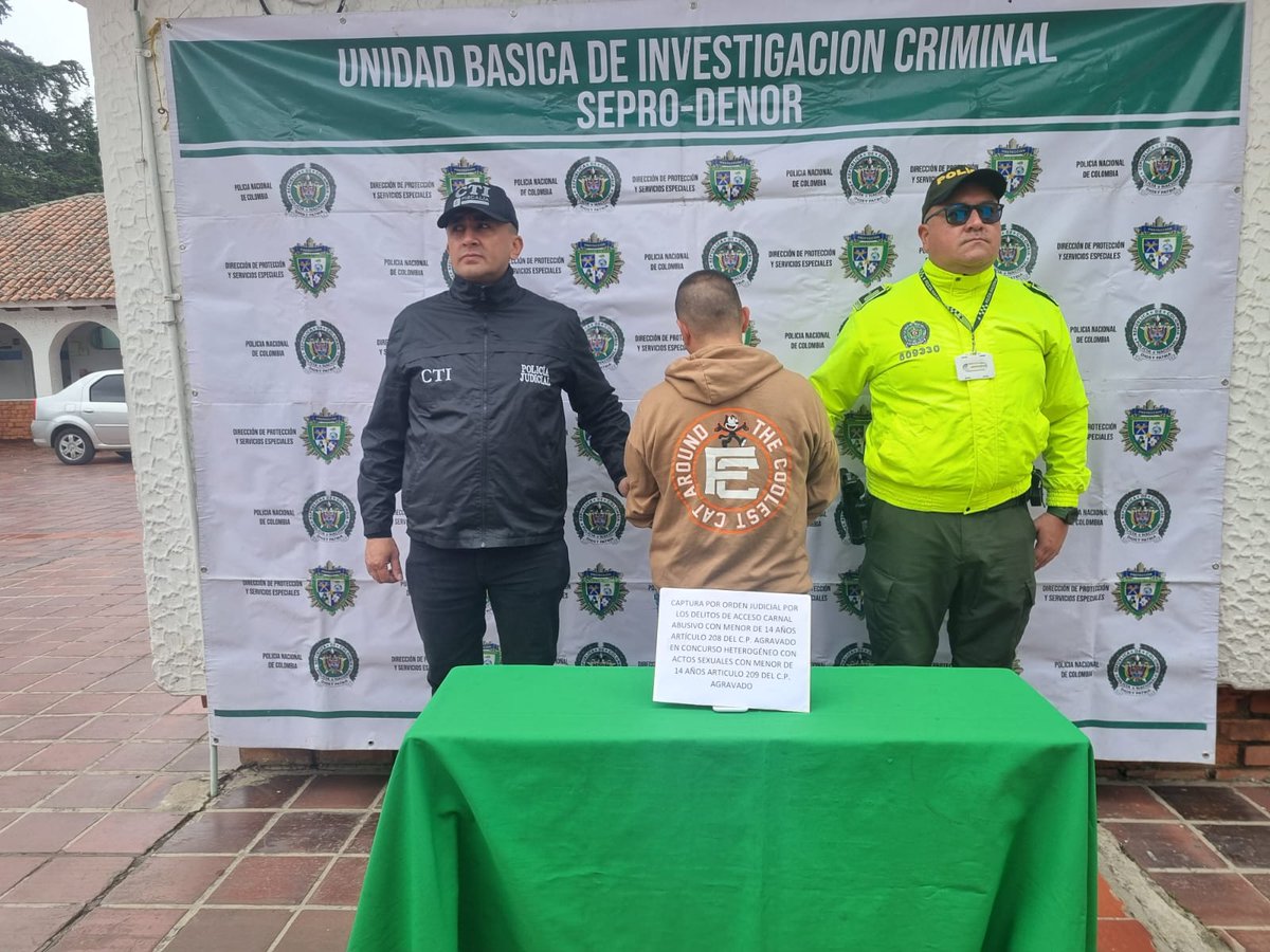 ProteccionPonal's tweet photo. #NortedeSantander 

Materializamos la captura de un ciudadano por los delitos de acceso carnal abusivo con menor de 14 años, agravado, en concurso heterogéneo con actos sexuales con menor de 14 años agravados👮.
#JuntosPorLaNiñez https://t.co/pFku0TJZV1