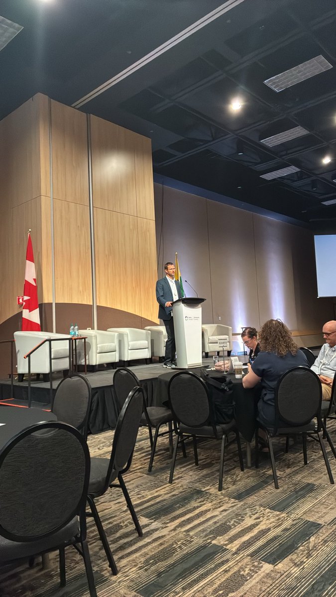 CamiDRyan's tweet photo. Nathan Gerelus of @Grain_Canada pulls back the curtain on some cutting‑edge tech that’s redefining how we assess grain quality.
#imageanalysis #qualitycontrol
#SeedsCanada2026 @Seeds_Canada https://t.co/vRNRvt293i