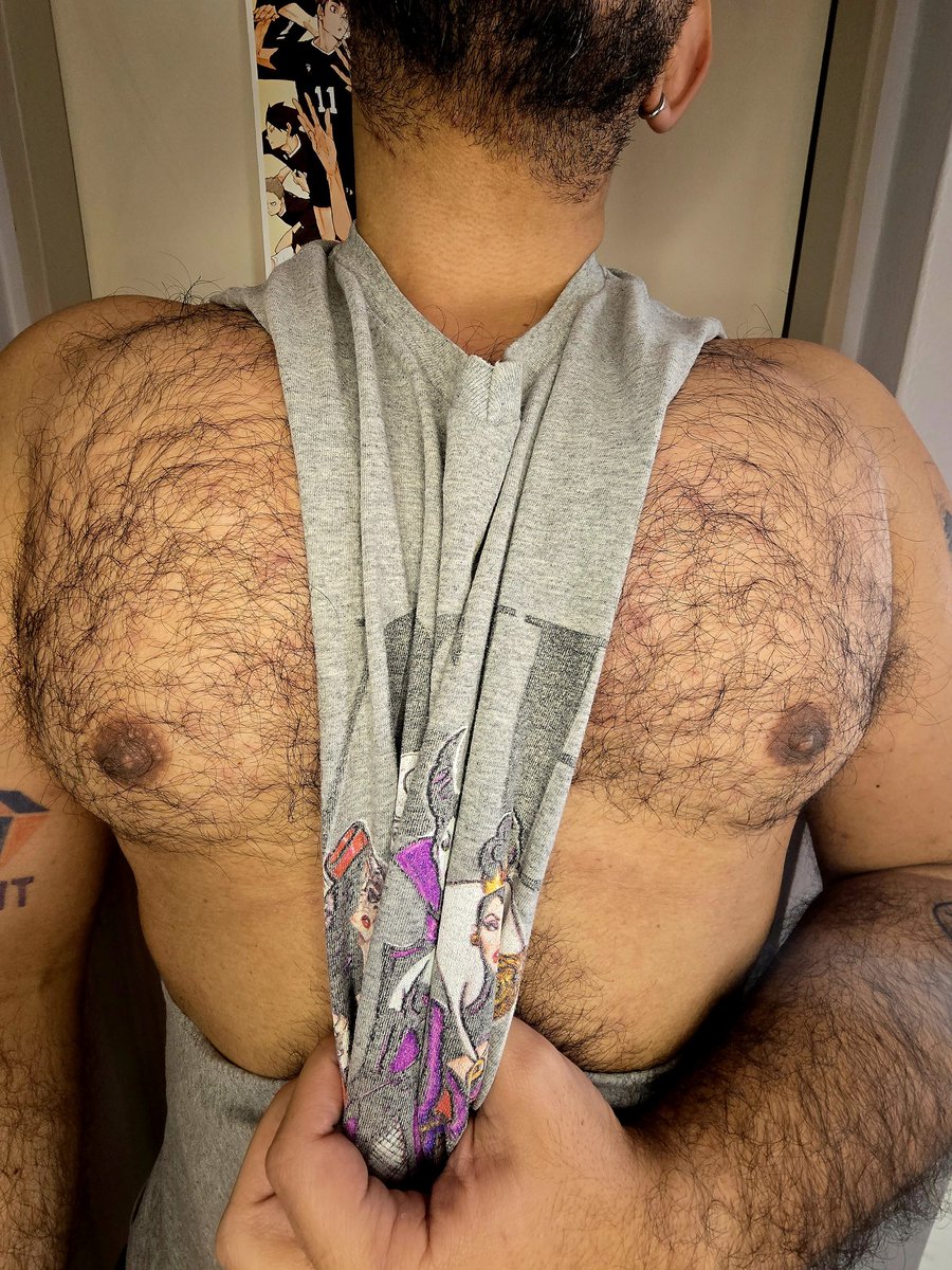 Shules93's tweet photo. Dia de pecho
#pecs #hairy #gay https://t.co/yAWKsljX9b