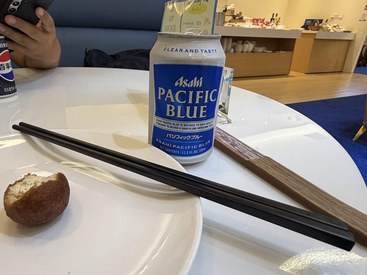 oriton47's tweet photo. 無事に出国手続き完了
あと1時間半で、パラオとお別れです。
ラウンジで最後にビール頂いています。
いつか又くるぞ(^^) https://t.co/SziQRJcqij