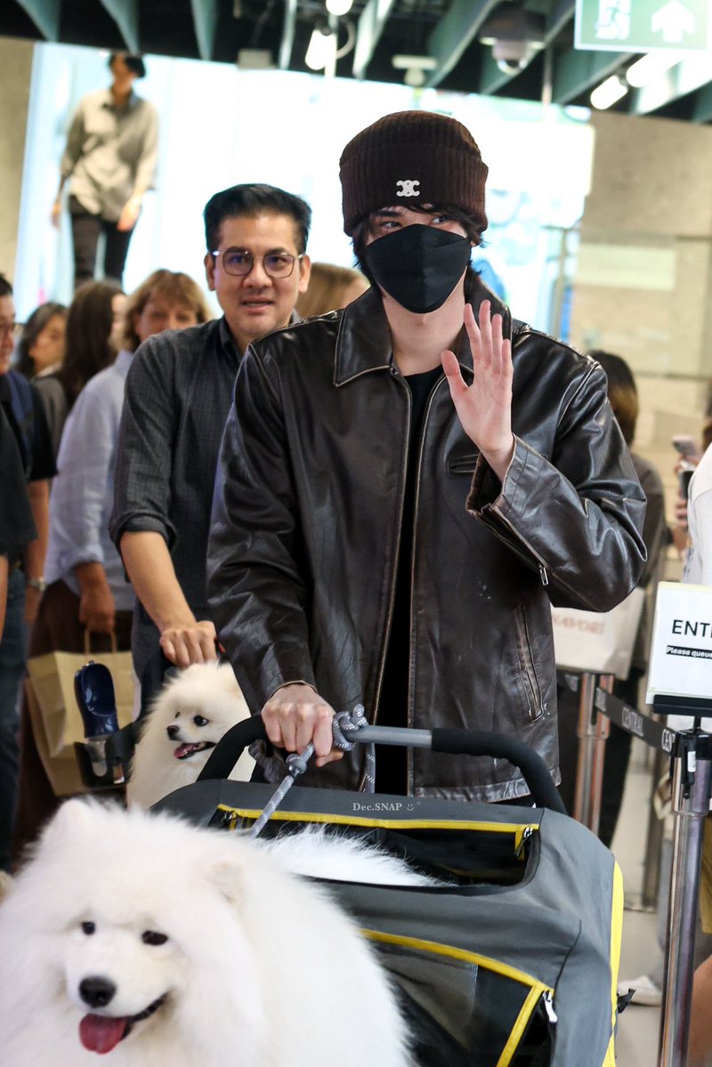 dunknathachai's tweet photo. Even  a mask  can't hide  the  unmistakable  style, 
especially when he's with his fluffiest companion. 
🐾  Navigating the world together, they prove that 
the coolest dynamic  isn't just  about fashion,  it's 
also  about  a  shared  adventure. https://t.co/ok2MjCFmPK