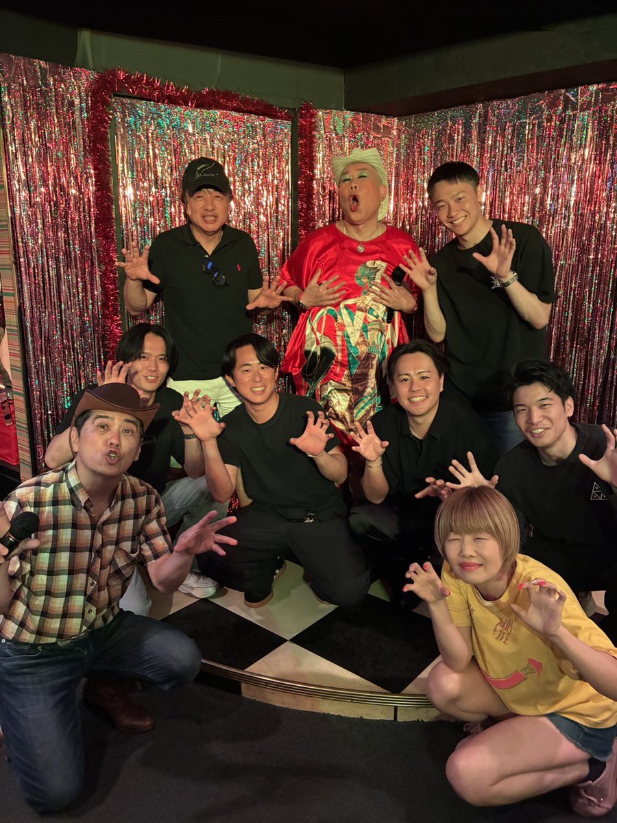 vanillanagoya's tweet photo. 火曜日なのに
沢山の皆様がご来店していただきました　
名古屋場所が近いので
小野川親方もご来店いただきました
#名古屋ものまね
#名古屋ショーパブ https://t.co/sO0znFsAad