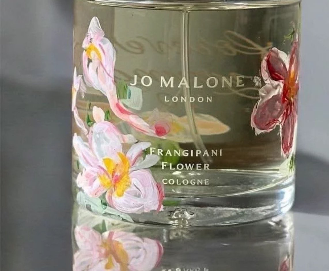 arrtbsg's tweet photo. تحول من عطر عادي إلى قطعة فنية 🌷 https://t.co/piSZ2Xlsc5