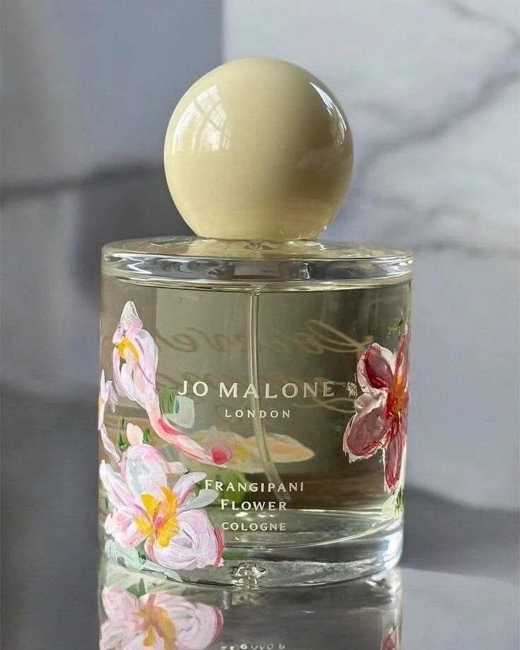 arrtbsg's tweet photo. تحول من عطر عادي إلى قطعة فنية 🌷 https://t.co/piSZ2Xlsc5