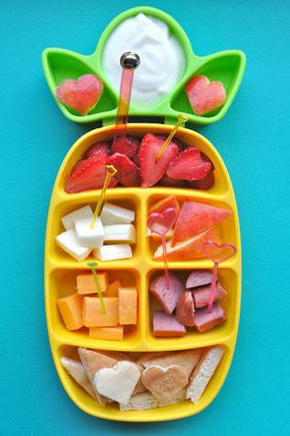 funbites's tweet photo. This literally turned lunch into something my picky eater actually WANTS to eat. FUNBITES food cutters. Available on Amazon. #AmazonFinds #MomHack #SummerWithKids #Under10 #LunchboxIdeas #Funbites https://t.co/L15PhiVNqk