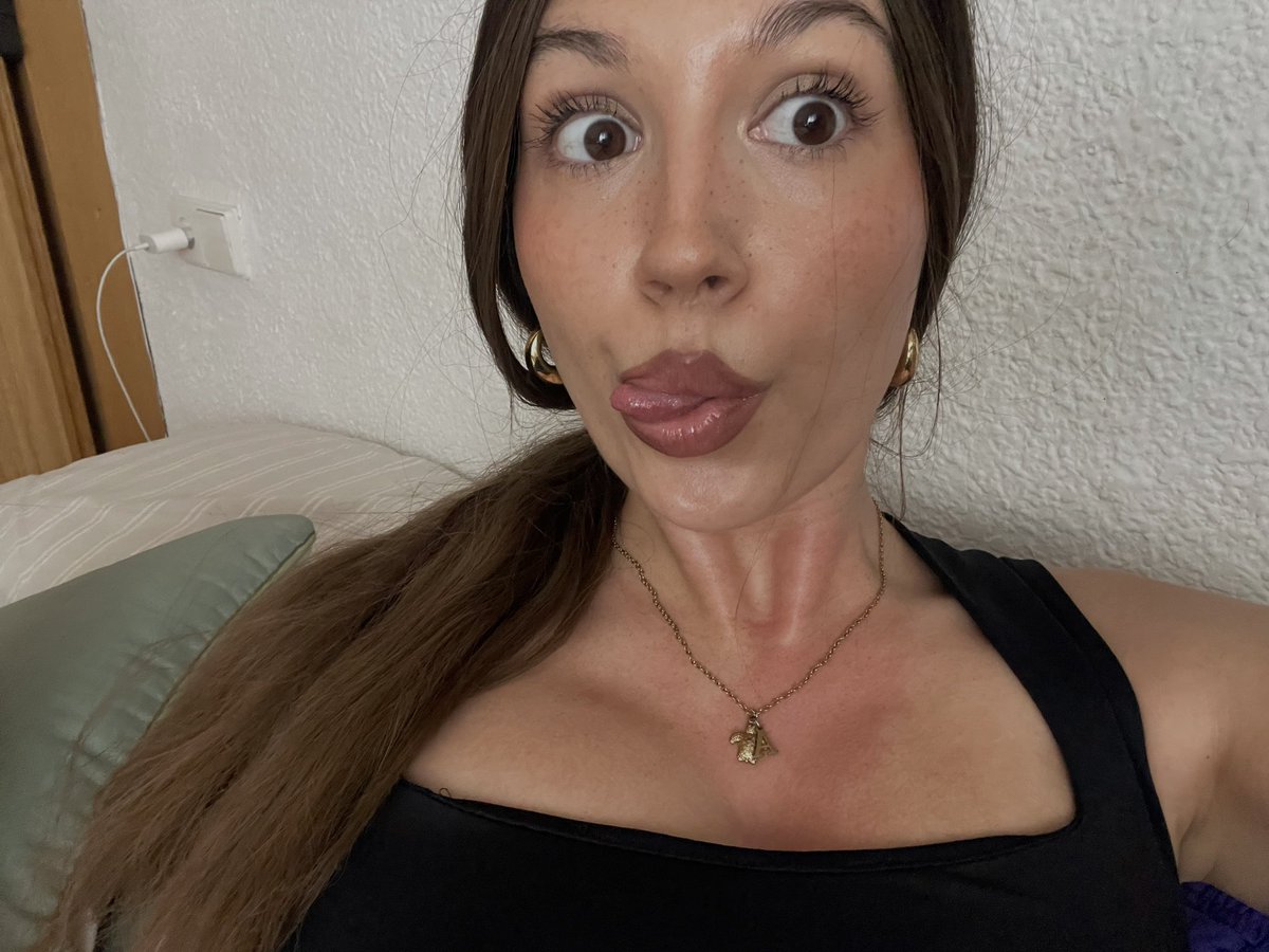 ilenagonzalez16's tweet photo. Tienes que sacar la foto puta https://t.co/St8fA3rrHI