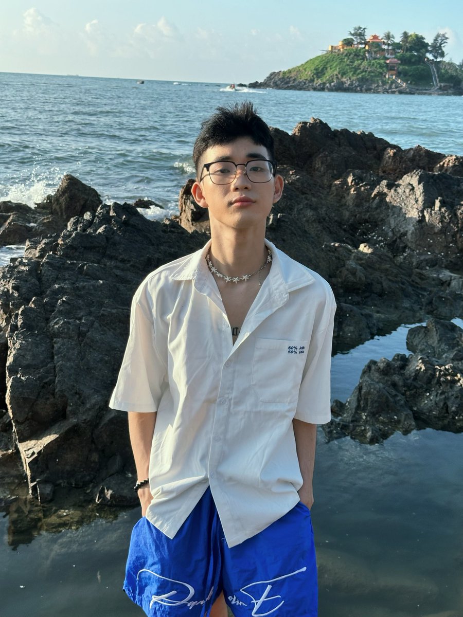 VanQuybinhtan's tweet photo. Biển có em https://t.co/2Axg1Gc6Dx