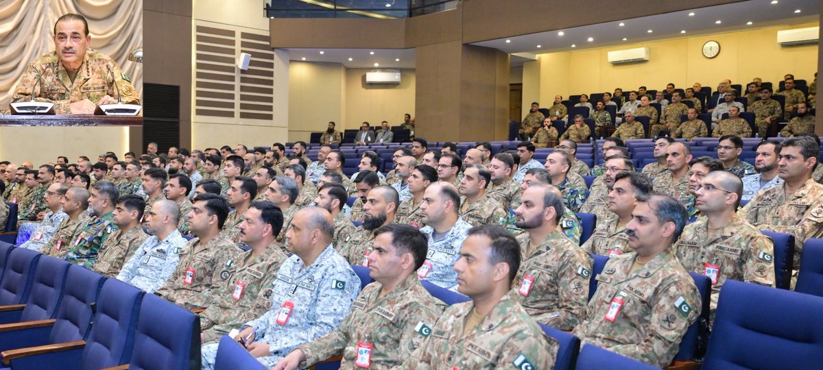 Mawriakhan's tweet photo. Field Marshal Asim Munir visited NDU, Islamabad, addressing graduating officers. He stated that state-sponsored proxies trying to destabilize Pakistan will fail. Terrorism from across borders will be crushed, and wars are won through faith and unity, not media rhetoric. https://t.co/wNDDuc4IQz