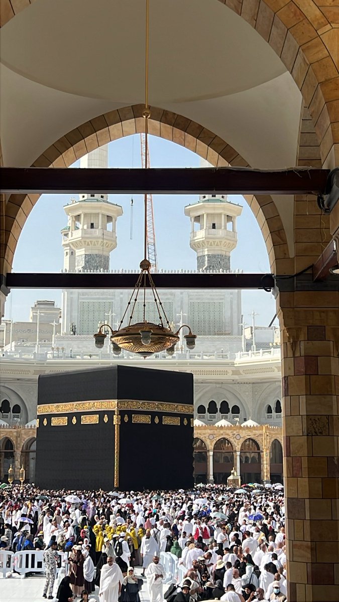 iH2l__'s tweet photo. الحمدلله الذي بلغني هواء مكة وسكينتها
ورزقني عُمرة تريح نفسي ربي أستودعتك أدعية فاض بها قلبي فأستجبها لي يارب 🤍. https://t.co/CwutXheRkb
