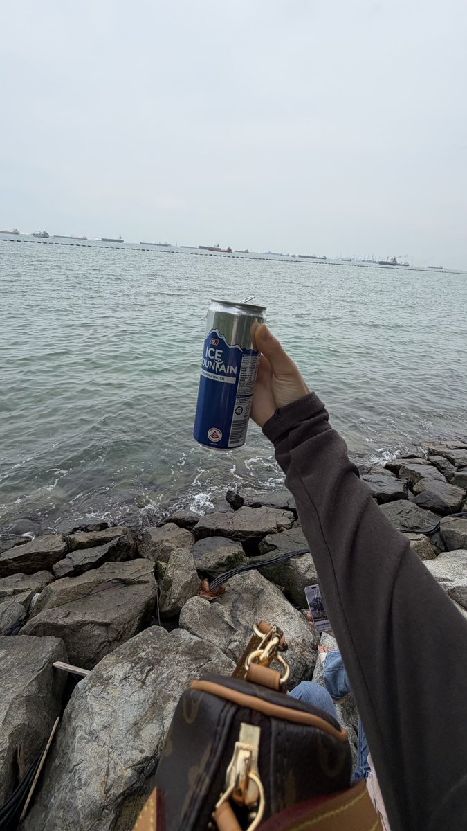 SusanCl60684694's tweet photo. cheers https://t.co/k1MvYkWim6