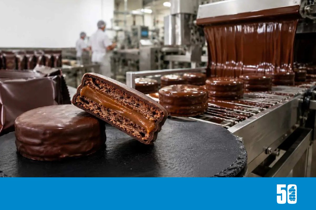 Ambitocom's tweet photo. LA FABRICANTE DE LOS ALFAJORES ALFA PAMPA ENTRÓ EN CONCURSO TRAS PERDER MÁS DE $1.000 MILLONES EN UN AÑO

✍️@yayaninaa | La historia de Alfajores Baltazar S.A., la empresa que produce y comercializa los alfajores Alfa Pampa, parecía hasta hace pocos meses la de una pyme que había logrado abrirse camino en un mercado dominado por grandes marcas. 

Fundada en 2011 por Mariano Bonaventura y Sebastián Espina con una inversión inicial cercana a los u$s60.000, comenzó elaborando alfajores con una pequeña máquina usada y, con el paso de los años, llegó a producir cerca de un millón de unidades por mes, alcanzar una capacidad instalada de 3,5 millones de alfajores mensuales, distribuir sus productos en más de 260 ciudades del país y exportar a Estados Unidos y Nueva Zelanda.

Conocé más en https://t.co/fhUspeUQFN