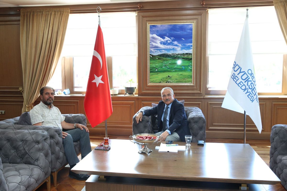 malikulat's tweet photo. Ordu Büyükşehir Belediye Başkanı Dr. M. Hilmi Güler Bakanımızla Ordu'yu konuştuk. Nazik misafirperverlikleri için teşekkürler. @mhilmiguler @OrduBBld https://t.co/M76wxegQdj