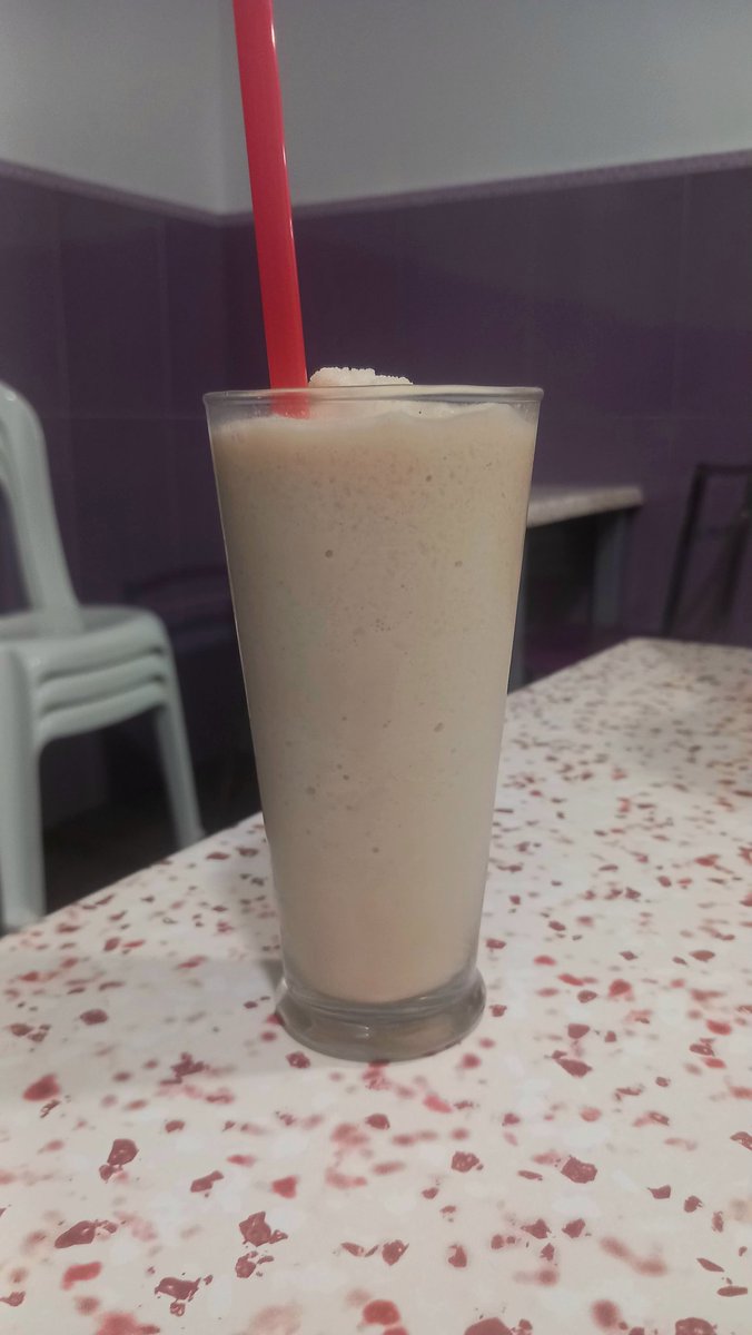 PepGranellTrave's tweet photo. Os leo así😉
Apurando este manjar que en breve lo echaré de menos durante unos días..
Siempre que la haya, granizada.
#OladeCalor #Horchata #orxata #gastrolovers #foodie #Twitter #verano #drink #merienda #berenar https://t.co/aRXHU6rR7A