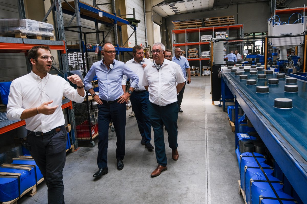 EPhilippe_LH's tweet photo. Je vous appelle à croire en nous !

Quand la France investit dans son savoir-faire, elle gagne. À Grandvillars et Fesches-le-Châtel, deux pépites françaises le prouvent : Selectarc, choisie par Naval Group pour notre futur porte-avions "France Libre", et Cristel, dont l'inox équipe les plus grandes tables du monde.

Si je suis élu Président de la République, tous les choix économiques seront faits en faveur de l'industrie.

Ceux qui disent que la France ne réussit plus vous mentent !