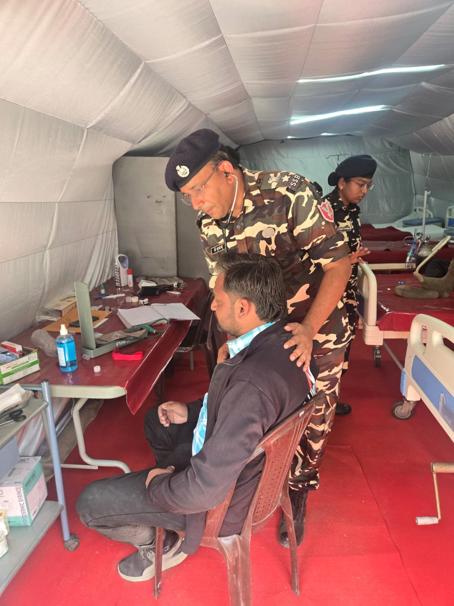 SSB_INDIA's tweet photo. 'सेवा, सुरक्षा, बंधुत्व' के ध्येय वाक्य को आत्मसात करते हुए सशस्त्र सीमा बल (#SSB) के जवान श्री अमरनाथ जी यात्रा की सुरक्षा एवं सुगमता सुनिश्चित करने के लिए पूर्ण समर्पण के साथ तैनात हैं।

दुर्गम पर्वतीय क्षेत्रों और प्रतिकूल मौसम की चुनौतियों के बीच @JmuKmrPolice, भारतीय सेना तथा अन्य केंद्रीय सशस्त्र पुलिस बलों के साथ सशक्त समन्वय स्थापित कर सुरक्षा का अभेद्य कवच प्रदान करने के साथ-साथ श्रद्धालुओं की सहायता, चिकित्सा एवं मार्गदर्शन के लिए हर कदम पर तत्पर हैं।

#SANJY2026 #ShriAmarnathJiYatra #AmarnathYatra2026 #SSBIndia #IndianArmy #CAPFs #SewaSurakshaBandhutwa #NationFirst 

@HMOIndia @PIBHomeAffairs