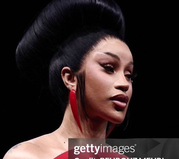 PotentPondering's tweet photo. Cardi b Getty look a mess for Paris Fashion week. Lookin TrannyDadian, Rice &amp; Peas Dominican 🥵😵‍💫 https://t.co/eIAFIRESP7