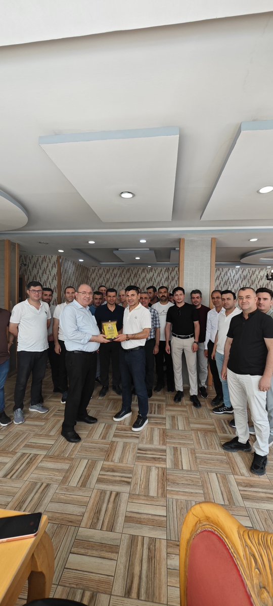 DSMCizre's tweet photo. Kurum Müdürümüz Sayın Erkan Diken'in tayini dolayısıyla veda yemeği düzenlenmiştir.
Görev süresi boyunca kurumumuza sunduğu katkılar ve emekleri için kendisine teşekkür ediyor yeni görev yerinde başarılar ve kolaylıklar diliyoruz
Yolunuz açık yeni göreviniz hayırlı olsun. https://t.co/Q85mE8wKfZ