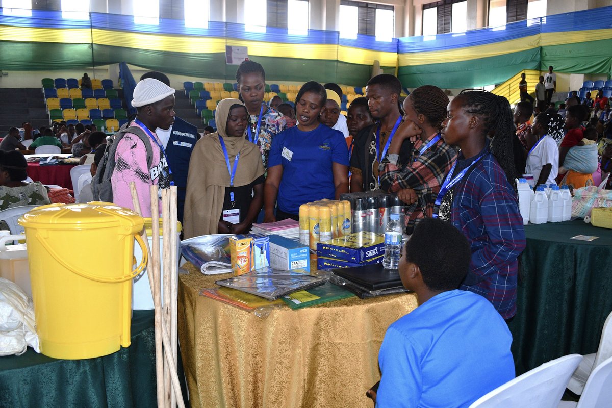 RefugeesRwanda's tweet photo. Self-reliance starts with access to opportunities.

This week, refugees participated in job fair &amp; mini-expo organized by @giz_rwanda in Kirehe District, engaging with employers &amp; showcasing their skills.

Supporting refugees to work improves their lives &amp; boosts local economy. https://t.co/2aTn32xLoW