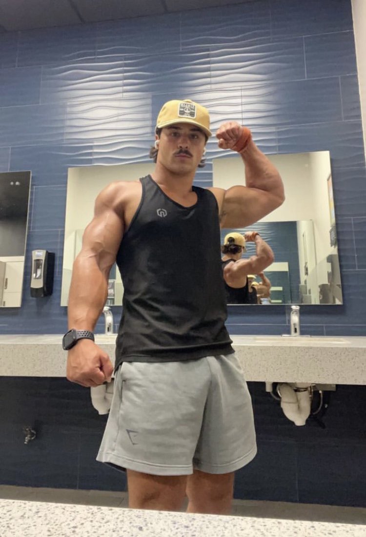 Alpha_Mattz's tweet photo. Get on your knees and f•cking worship me f@ggot. I’m superior to you in every single way. You know you wanna empty your wallets for a college muscle god. Dms now open. #master #alphamuscle #biceps #abs #gay #feet #feetworship #cashmaster #paypig #gayfindom https://t.co/ykm81iyS2s