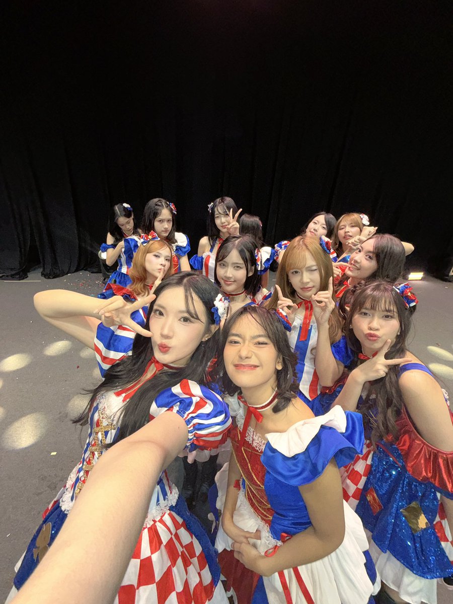 Delynn_JKT48's tweet photo. dan tiba tiba sudah selesai ya perjalananku di theater sementara ini 🥹🤍

makasih banyak Jogja udah jadi bagian dari pengalaman pertamaku di theater sementara. Surabaya dan Jogja kalian seru banget, aku tiba dengan rasa deg-degan, tapi ternyata semuanya berubah jadi pengalaman yang seru dan berkesan.

makasih buat semua yang udah hadir, nyemangatin, dan bikin setiap show terasa spesial. terima kasih juga semuanya yang udah berbagi momen selama perjalanan ini. banyak hal baru yang aku pelajari, dan banyak kenangan yang pasti akan terus aku inget.

semoga kita bisa ketemu lagi di kesempatan berikutnya ya, aku mau kesini lagi pokoknya! 🩷

love,
delynn cantikzz