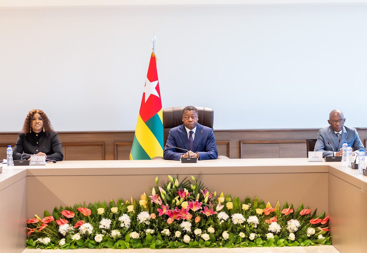 FEGnassingbe's tweet photo. J’ai présidé ce jour le Conseil des ministres consacré à l’examen de plusieurs textes notamment la création de la Caisse des dépôts et consignations, la modernisation des juridictions commerciales ainsi que  les communications relatives à la lutte contre le paludisme, au renforcement du partenariat public-privé et au renouvellement des instances nationales régissant les organisations de la jeunesse.

Nous poursuivons avec détermination les réformes engagées afin de consolider la gouvernance, renforcer l’attractivité de notre économie, améliorer et préserver durablement les conditions de vie de nos concitoyens.