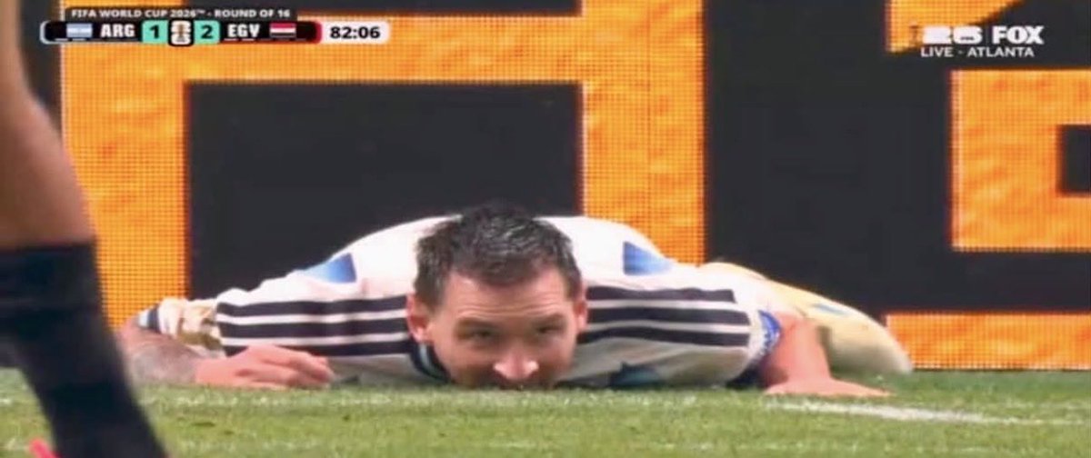 Molly_AFC's tweet photo. 💣 Messi ate grass to reveal his true goatness. Only those who have eyes would see 💔 https://t.co/BSd20v5Lmy